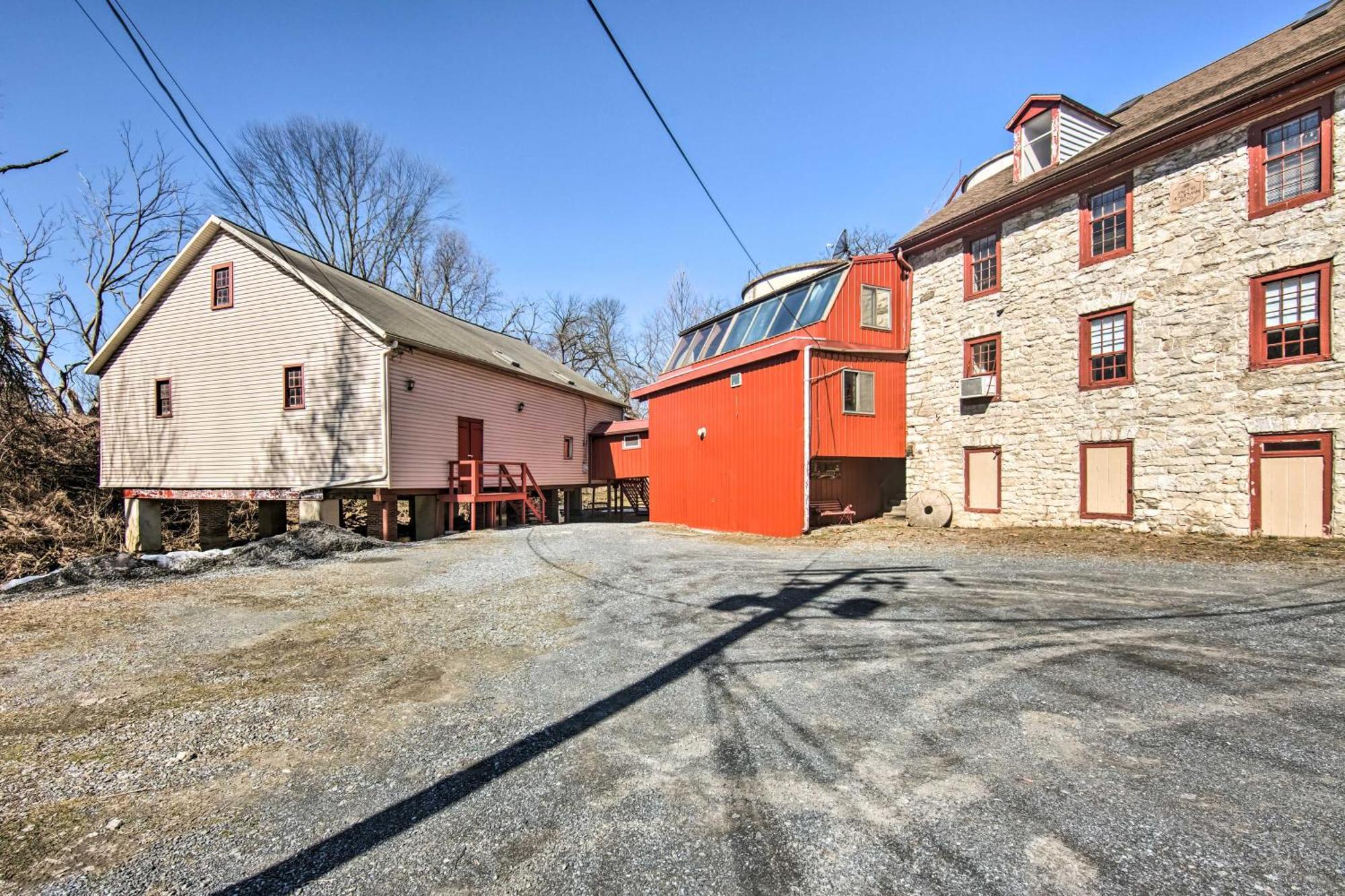 Runningwater Apartment In Lancaster With Deck Kültér fotó