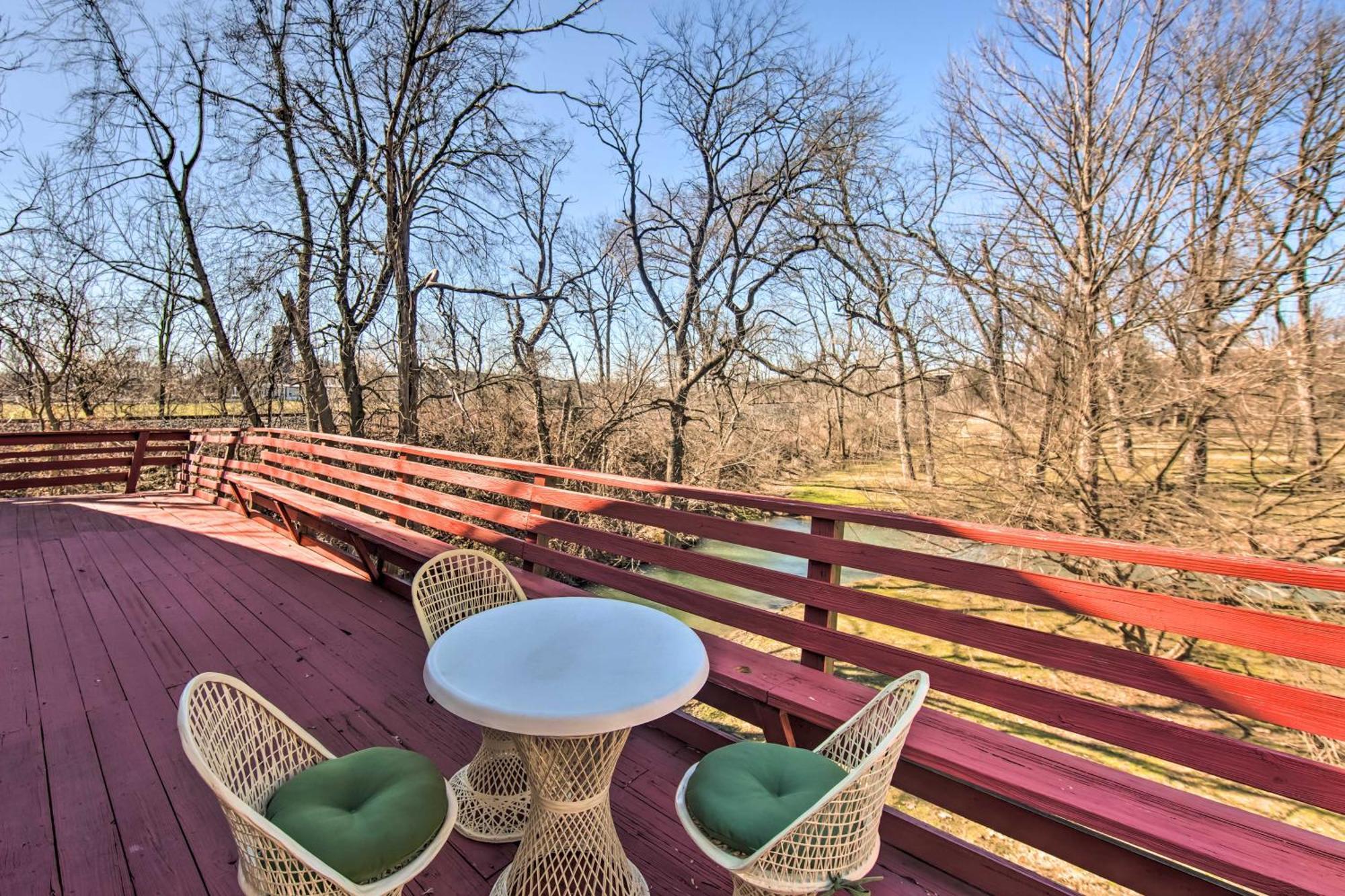 Runningwater Apartment In Lancaster With Deck Kültér fotó